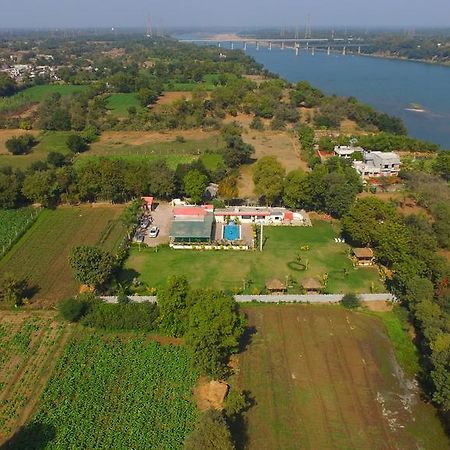 Отель Krishna Farm Vasad Экстерьер фото